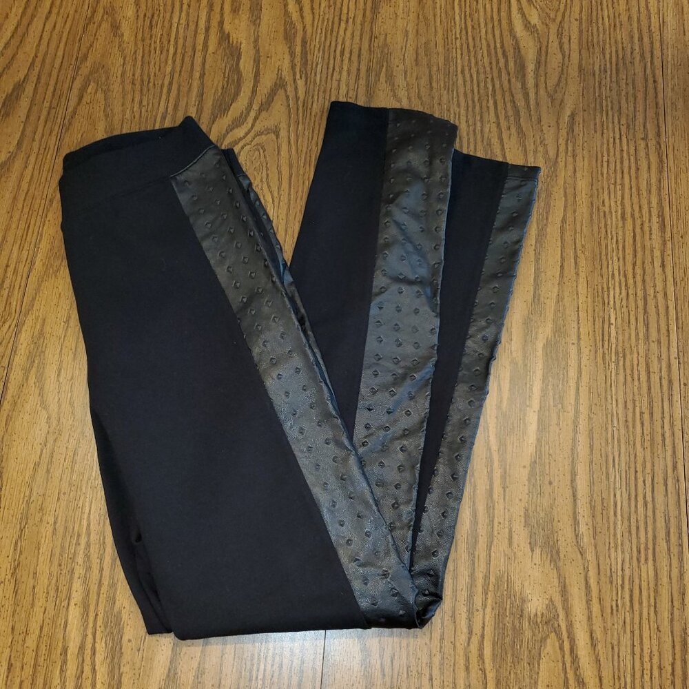 Red Saks Fifth Avenue Black Leggings Size Medium